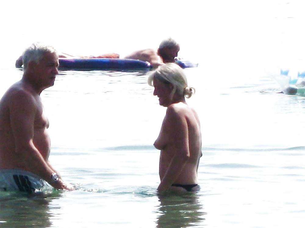 22P British Wife On Holiday