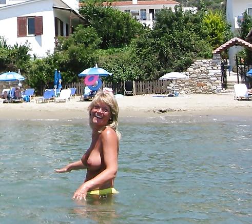 22P British Wife On Holiday