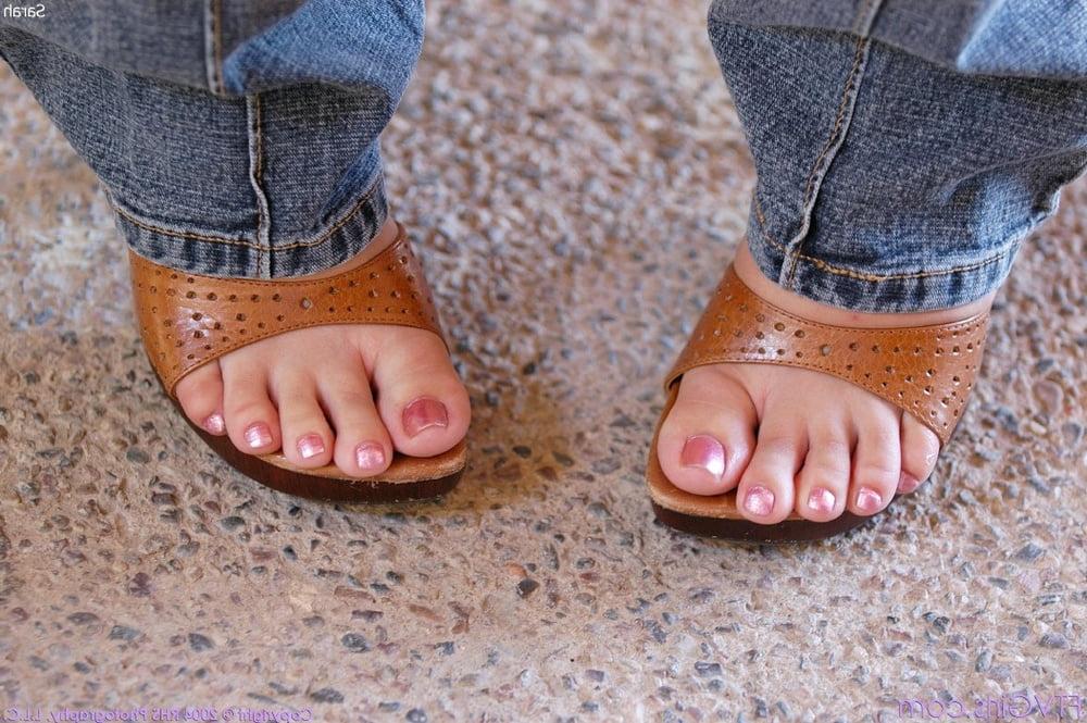 25P Sarah Blake feet