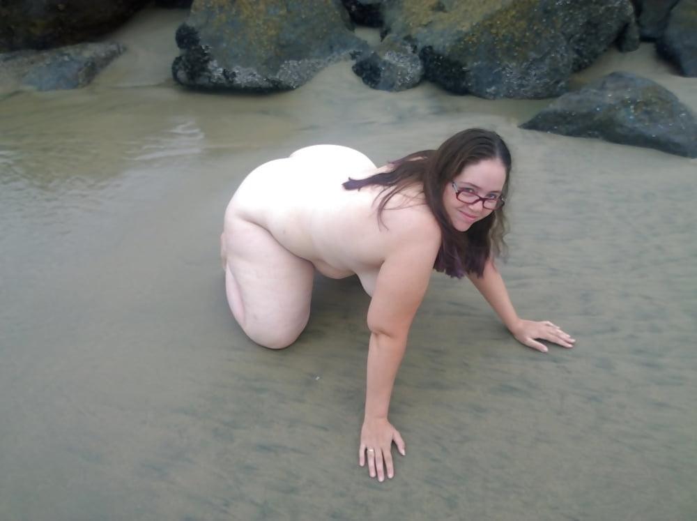 25P Beautiful chubby woman