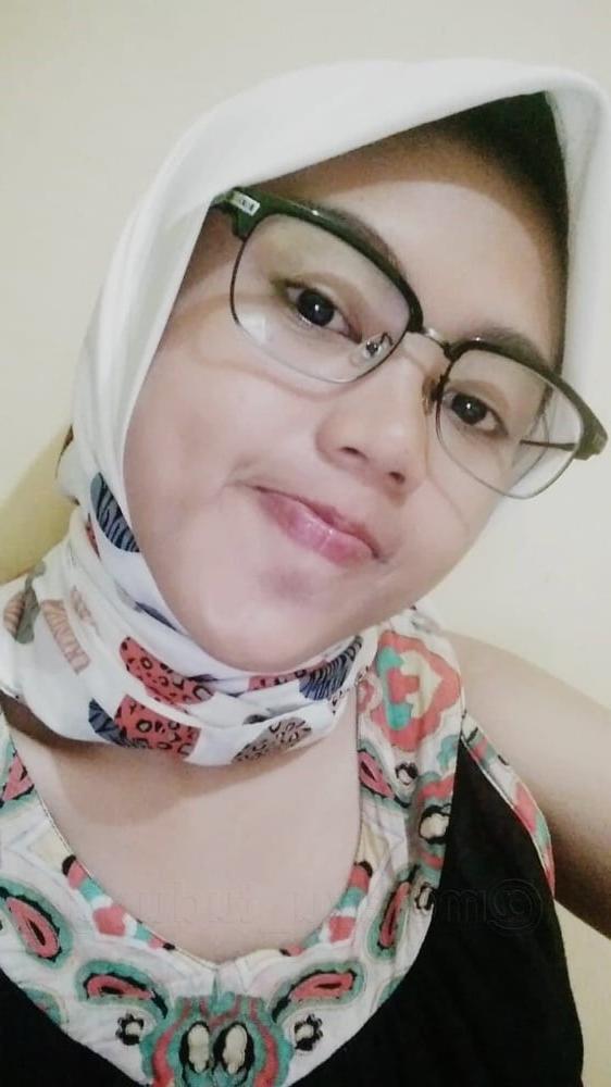 14P Glasses Malay girl leaks