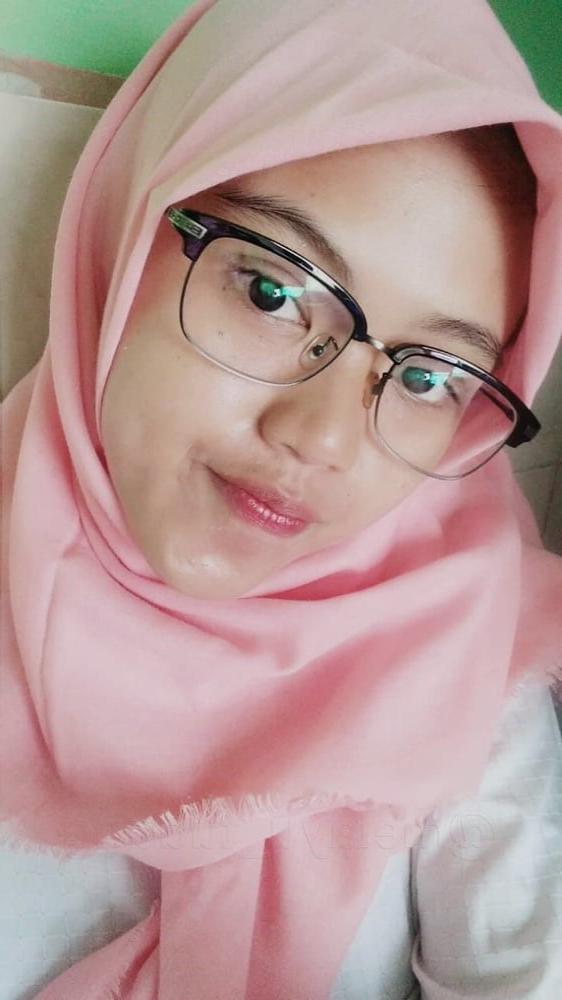 14P Glasses Malay girl leaks
