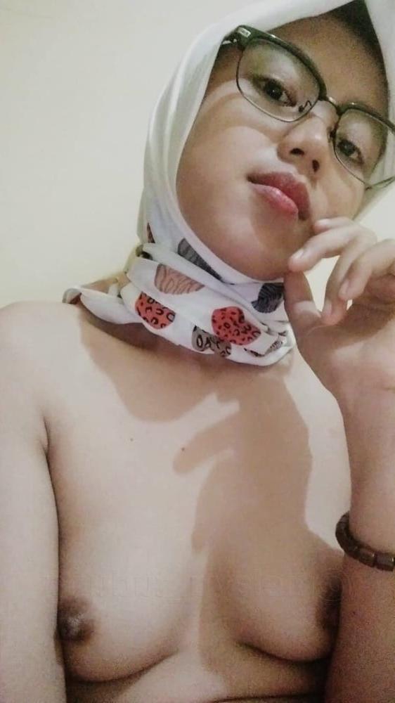 14P Glasses Malay girl leaks