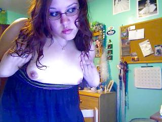 18P Chubby girl shows her fatty pussy