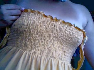 18P Chubby girl shows her fatty pussy