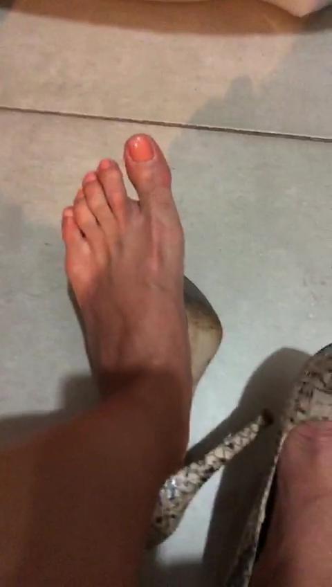 25P feet, toes and soles of Webslut Marcela Rodriguez