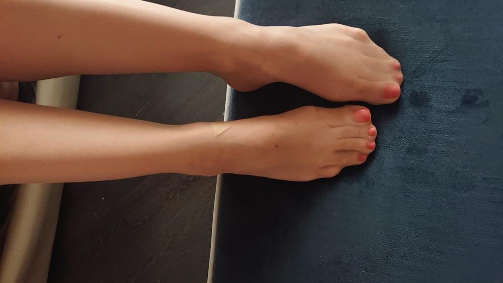 8P Girlfriends feet 16