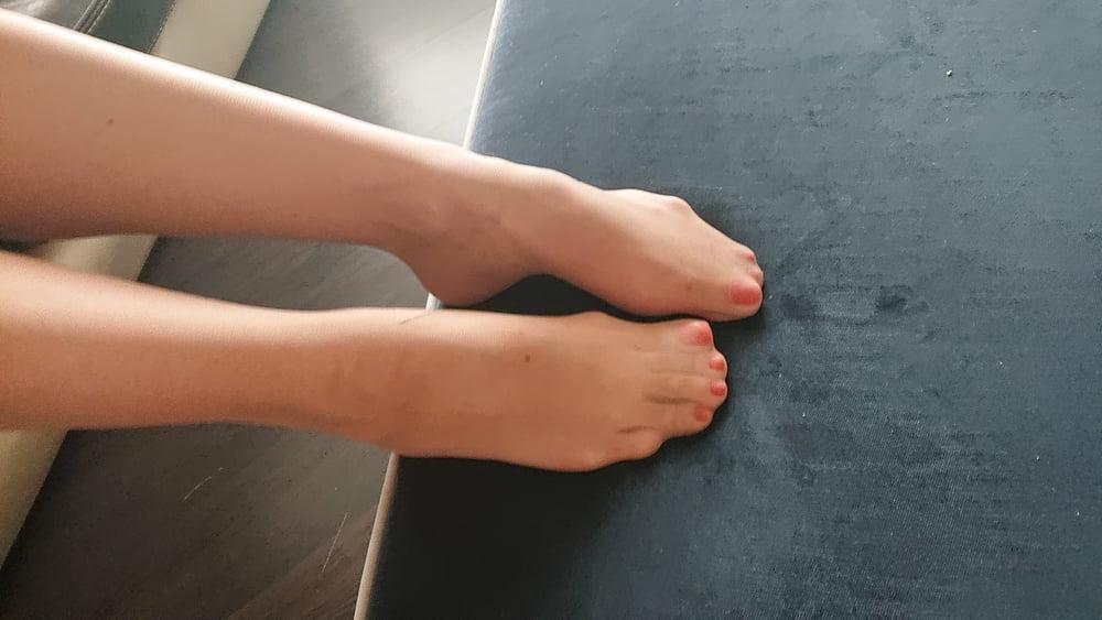 8P Girlfriends feet 16