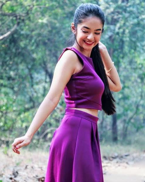 22P Anushka sen sexy bitch