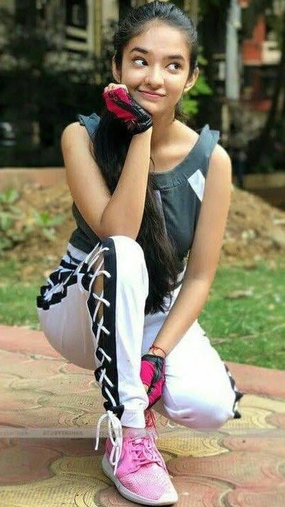 22P Anushka sen sexy bitch