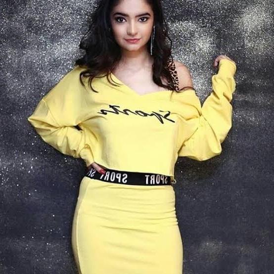 22P Anushka sen sexy bitch