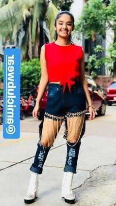 22P Anushka sen sexy bitch