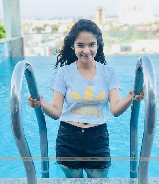 22P Anushka sen sexy bitch