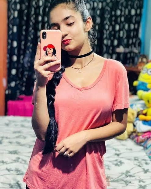 22P Anushka sen sexy bitch