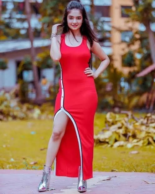 22P Anushka sen sexy bitch