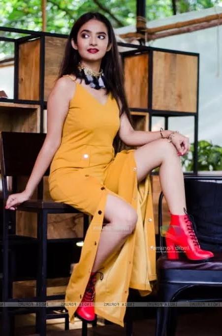 22P Anushka sen sexy bitch