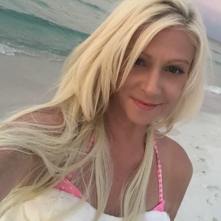 25P Cute blonde mom