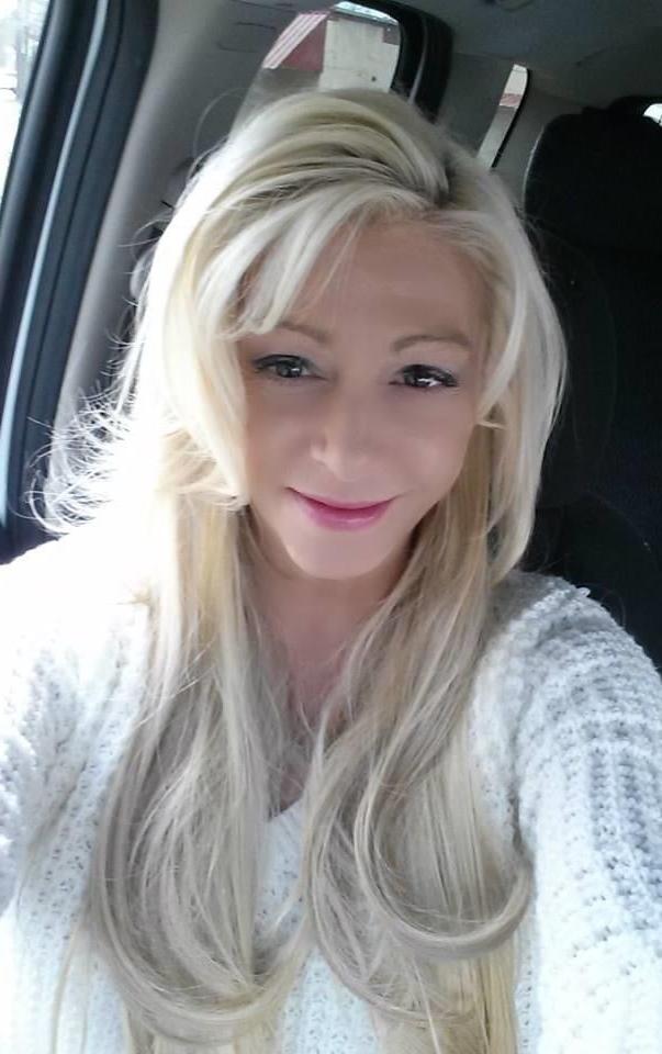 25P Cute blonde mom