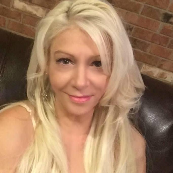 25P Cute blonde mom