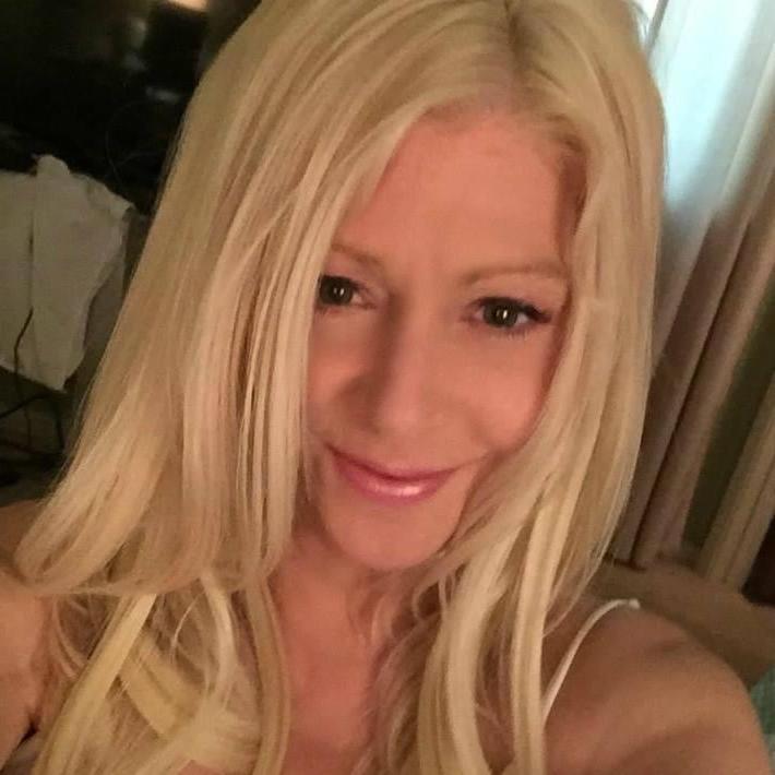 25P Cute blonde mom