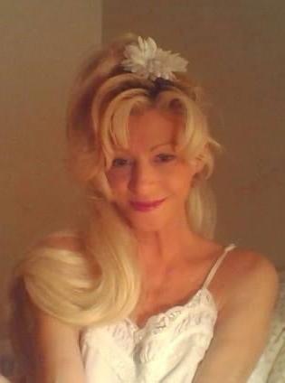 25P Cute blonde mom