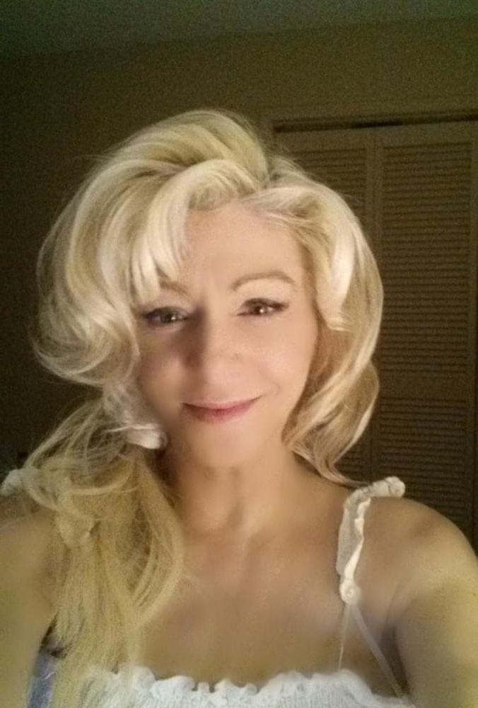 25P Cute blonde mom