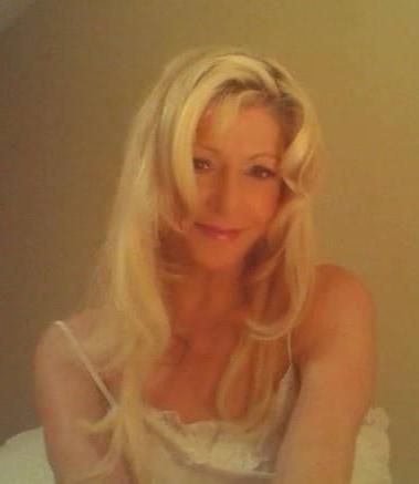 25P Cute blonde mom