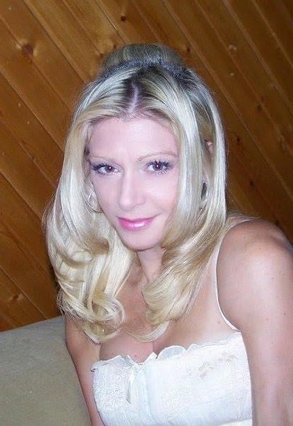 25P Cute blonde mom