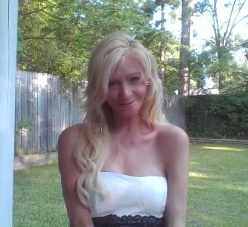 25P Cute blonde mom