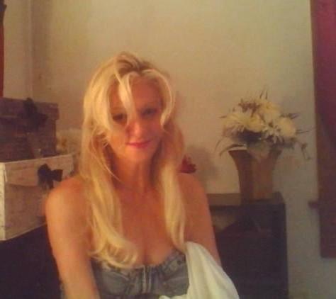 25P Cute blonde mom