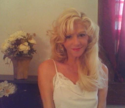 25P Cute blonde mom
