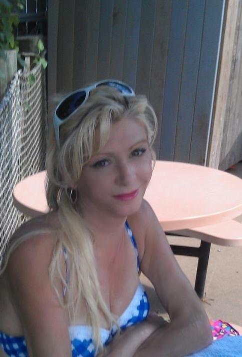 25P Cute blonde mom