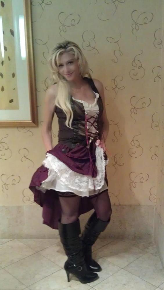 25P Cute blonde mom