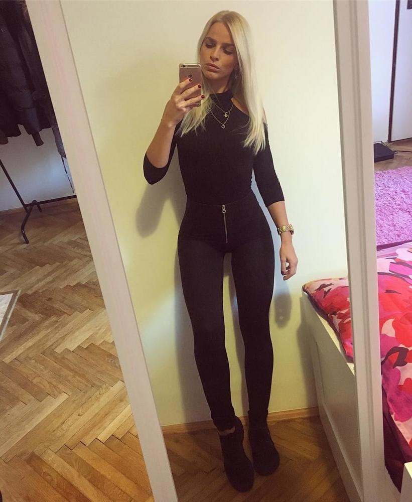 25P Ilonka Cajankova - sexy czech fitness and freddy wear model