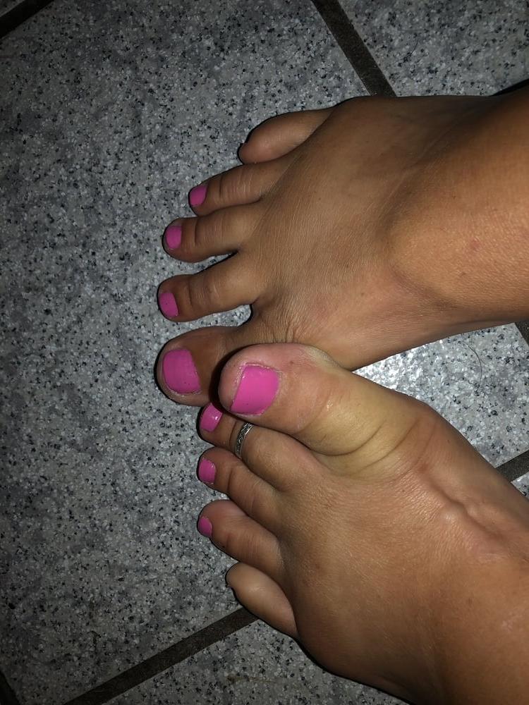 25P Wife feet collection