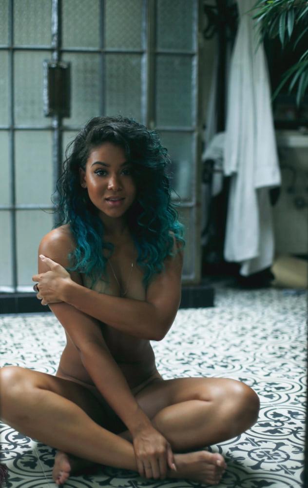 18P Sexy Ass Lightskin Freaky Bitch