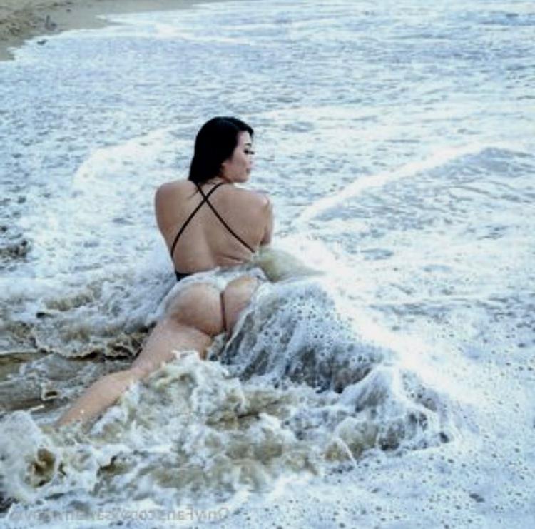 25P LISA WANEESA.... ASIAN THICK BITCH