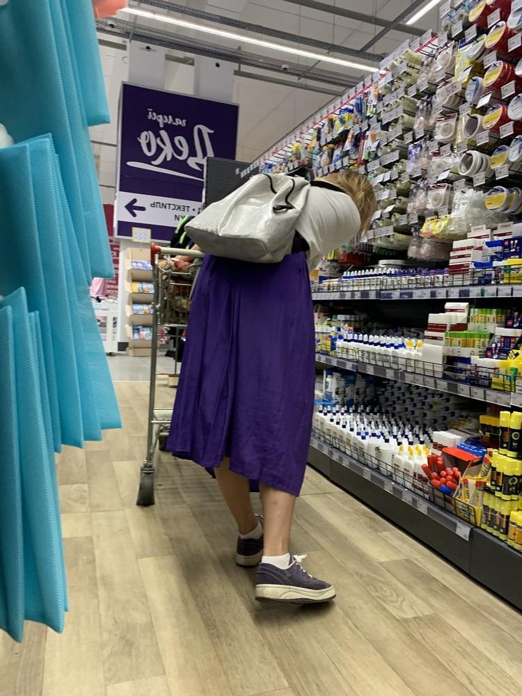 18P Crazy bitch upskirt