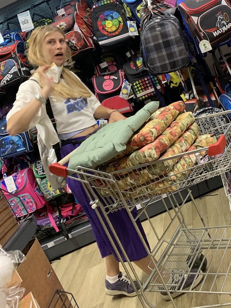 18P Crazy bitch upskirt