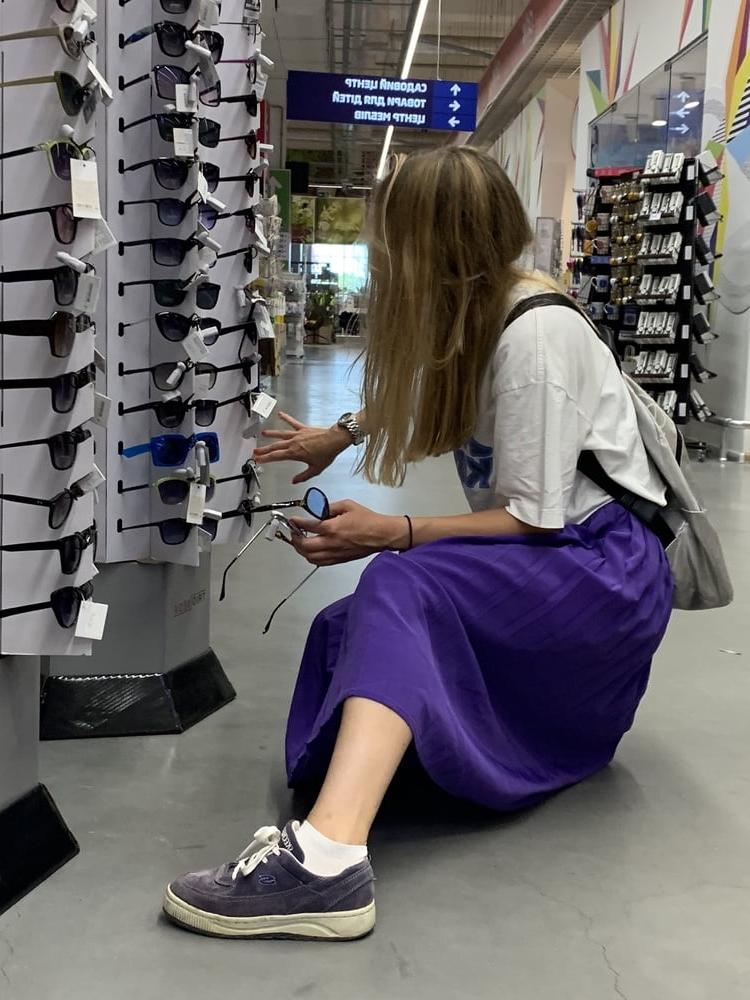 18P Crazy bitch upskirt
