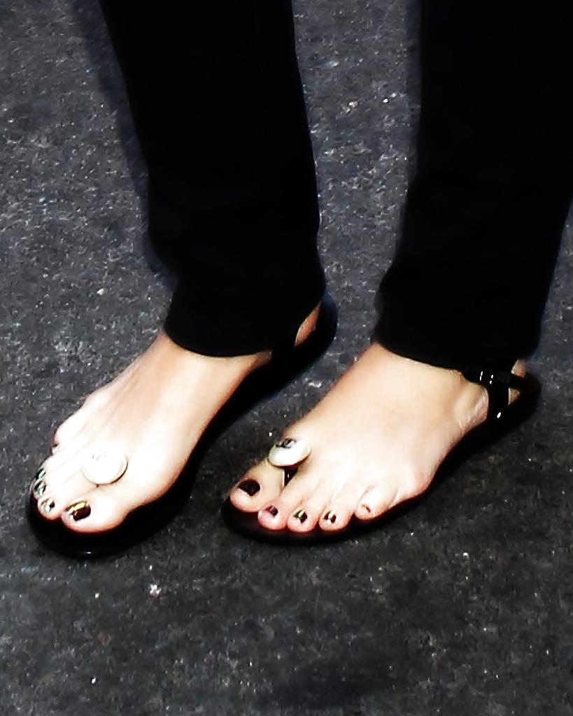 15P Katy Pery Sexy Feet and Heels