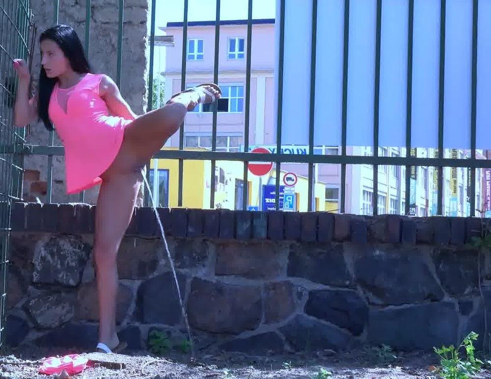 25P Legs up, 30.