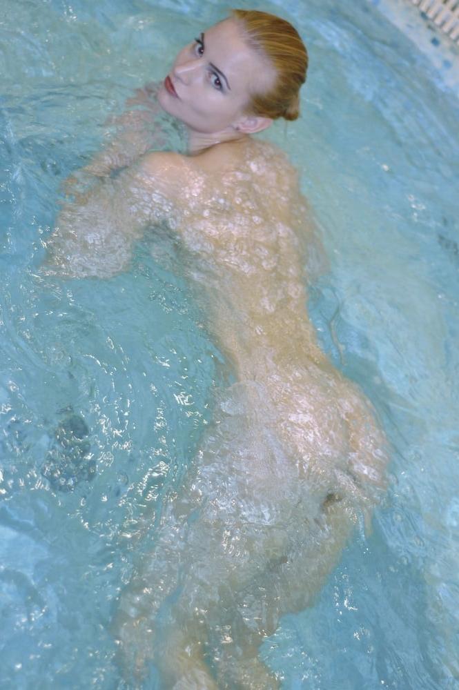 25P Czech Babe Stephanie - Swimming Nude