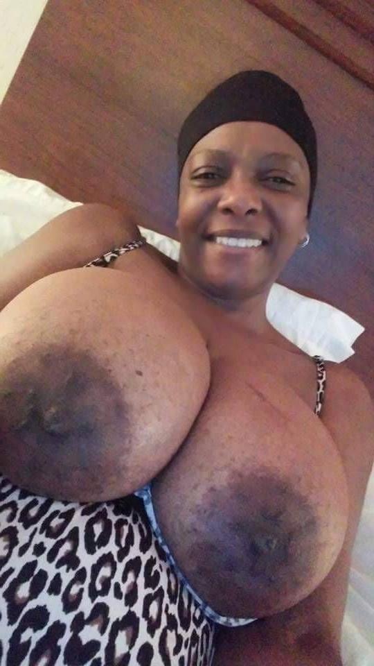 25P Big Black Tits Selfie