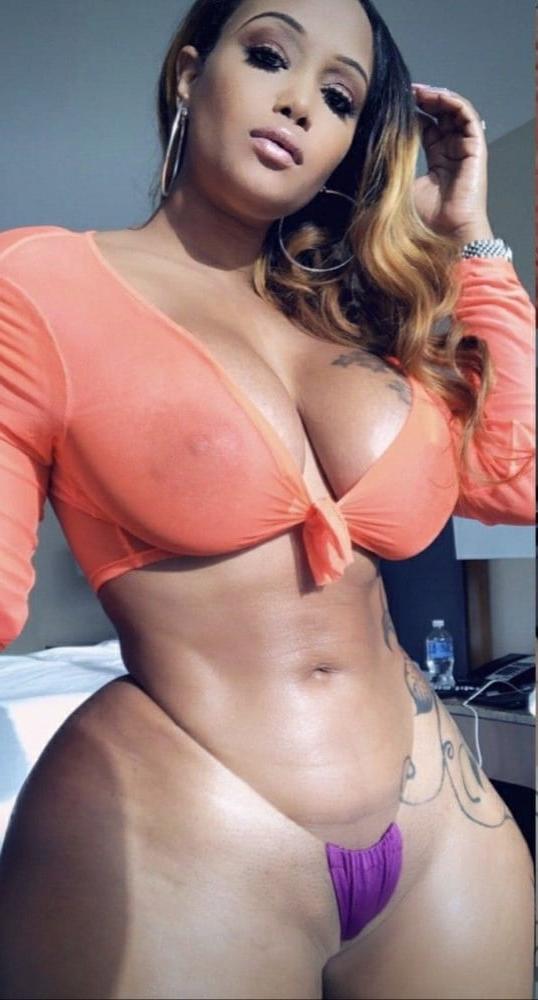 25P Big Black Tits Selfie