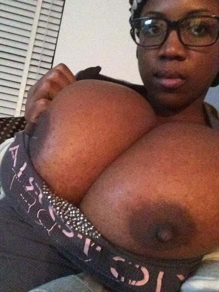 25P Big Black Tits Selfie