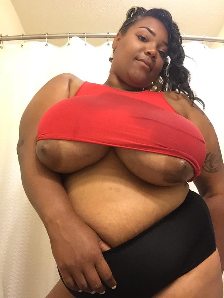 25P Big Black Tits Selfie