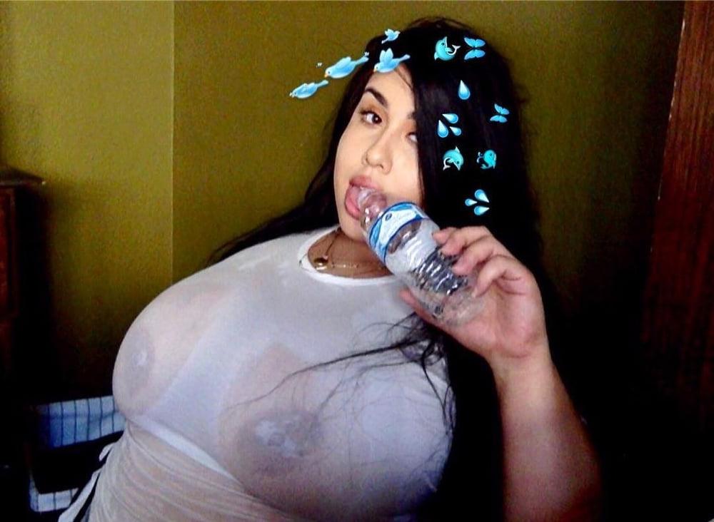 25P Busty Chubby Latina