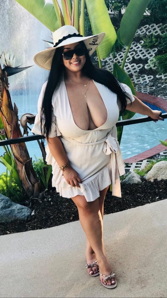 25P Busty Chubby Latina