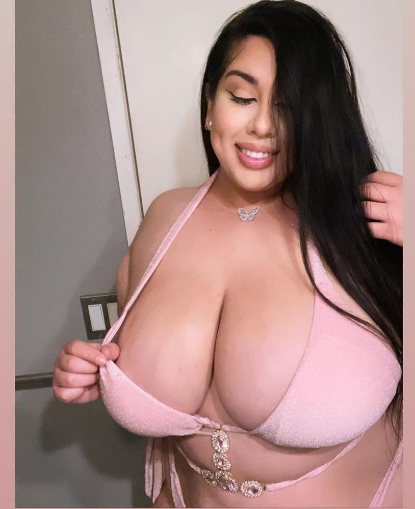 25P Busty Chubby Latina